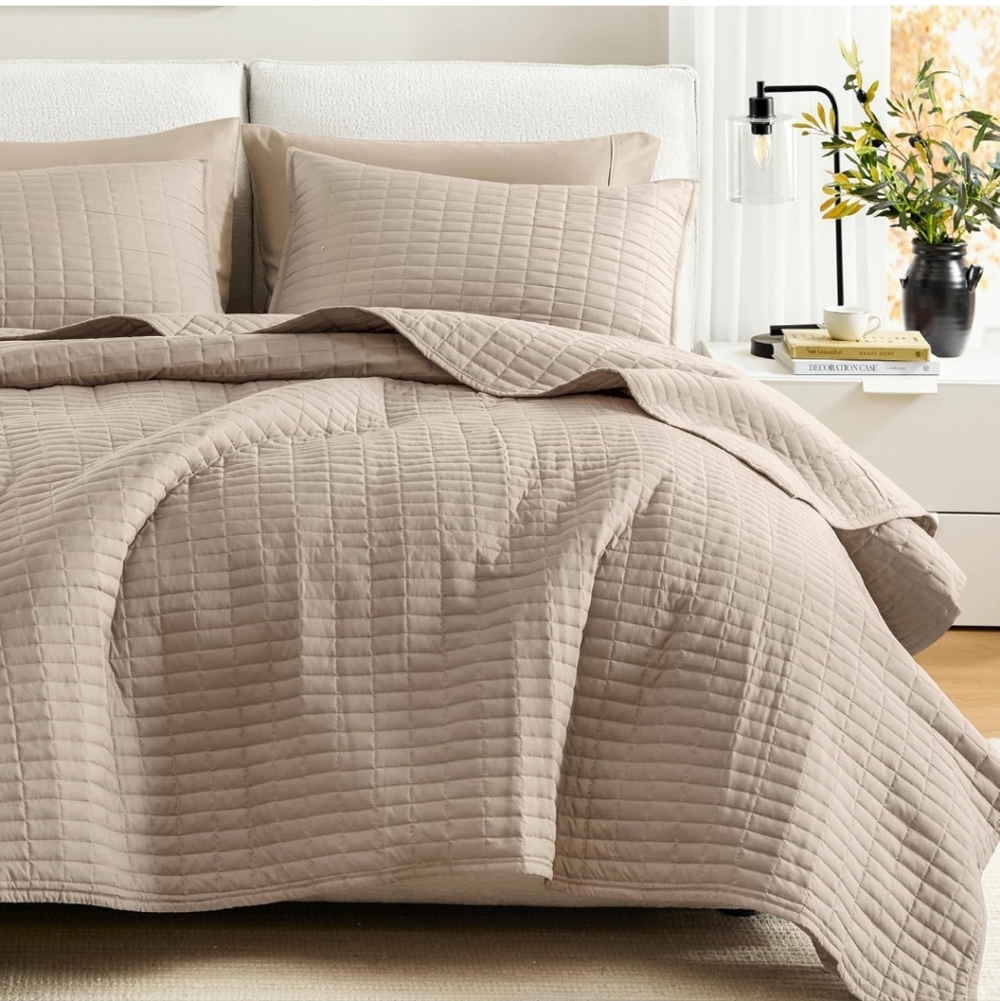 Comfort Spaces Kienna Quilt Set Double Sided Stitching Design Summer Blanket New